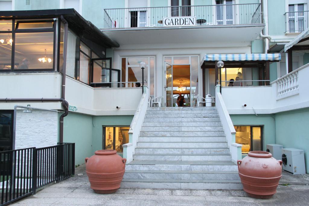 Hotel Garden Cattolica Luaran gambar