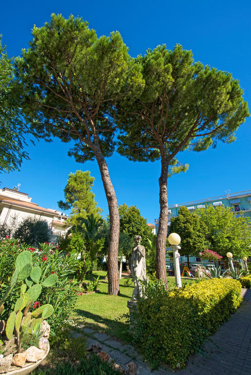 Hotel Garden Cattolica Luaran gambar