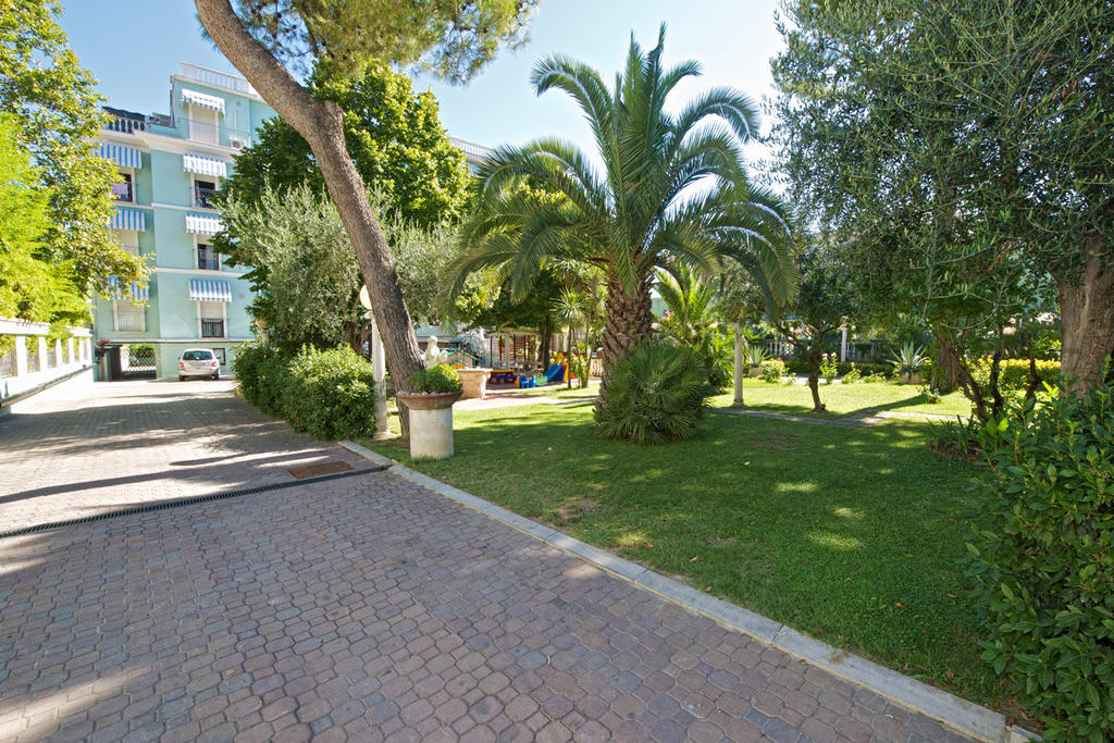 Hotel Garden Cattolica Luaran gambar