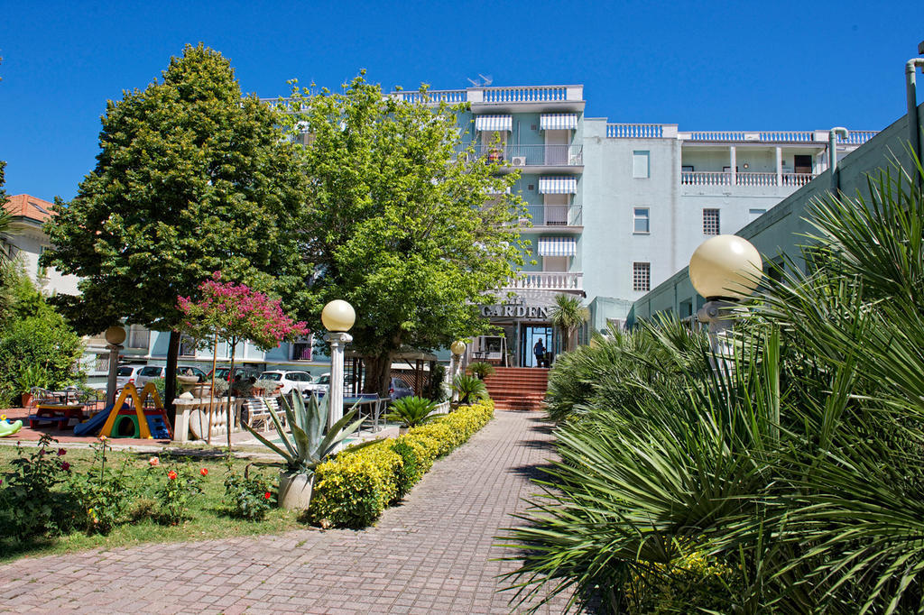 Hotel Garden Cattolica Luaran gambar
