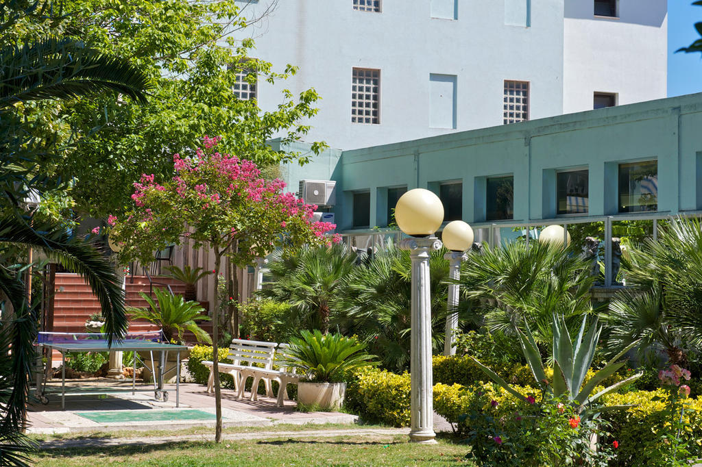 Hotel Garden Cattolica Luaran gambar