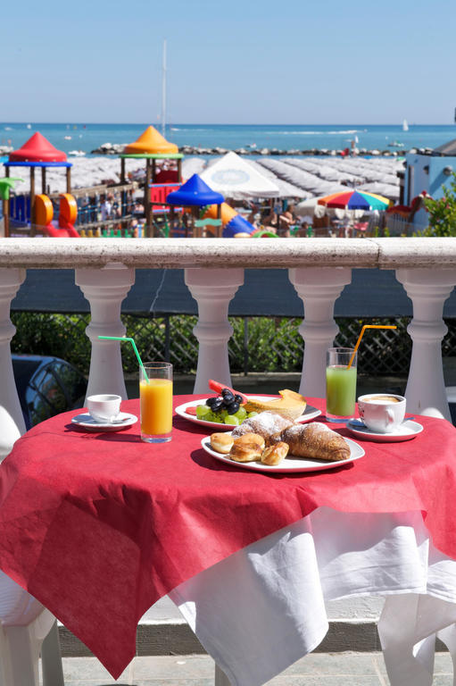 Hotel Garden Cattolica Luaran gambar