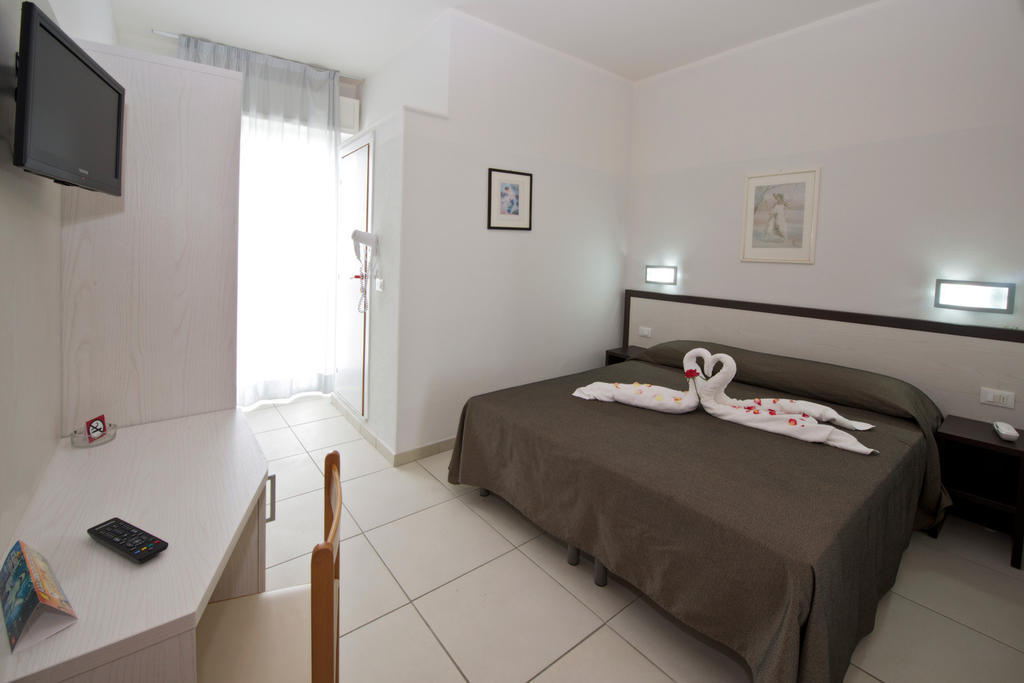 Hotel Garden Cattolica Luaran gambar
