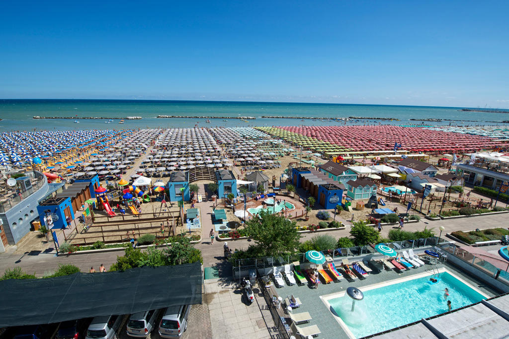Hotel Garden Cattolica Luaran gambar